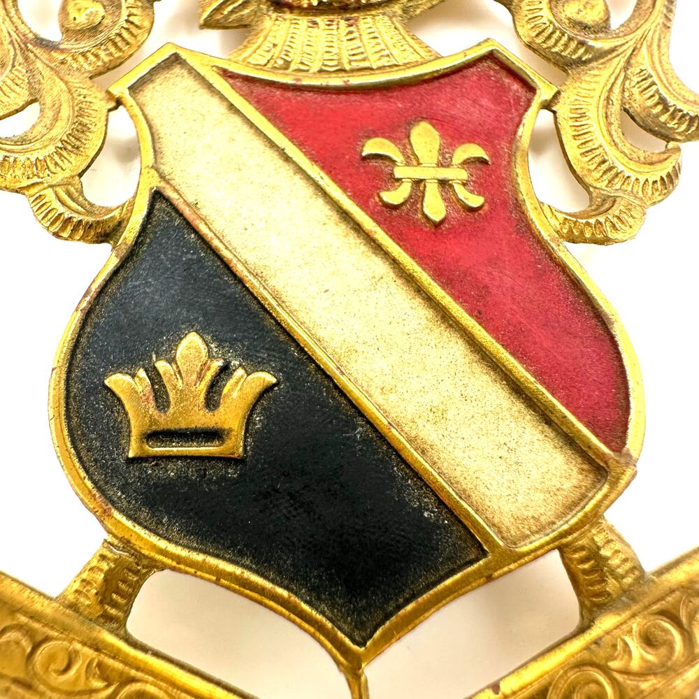 Vintage gold tone Heraldic red white blue enamel crest uniform accessory pin - Picture 3 of 8